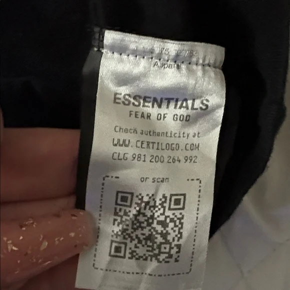 Fear of God Essentials Black Long Sleeve - Picture 5 of 5